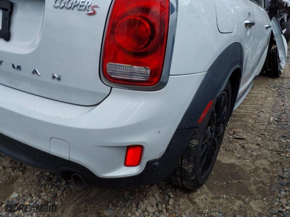 2017 MINI Countryman Cooper S with VIN WMZYT3C39H3B66080, listed as a IAAI auction lot 41399167 with NaN miles. Bid and sale history available at carsss.com. Image 17.