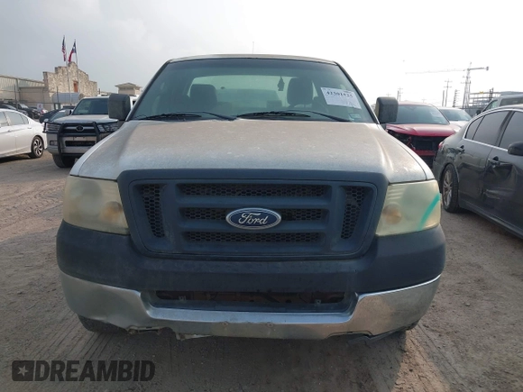 2005 Ford F-150 XL z VIN 1FTRF12W45NB65623, wystawiony jako IAAI lot #42301525 z przebiegiem Nie podano mil oraz . Historia ofert i sprzedaży dostępna na DreamBid. Obrazek 6.
