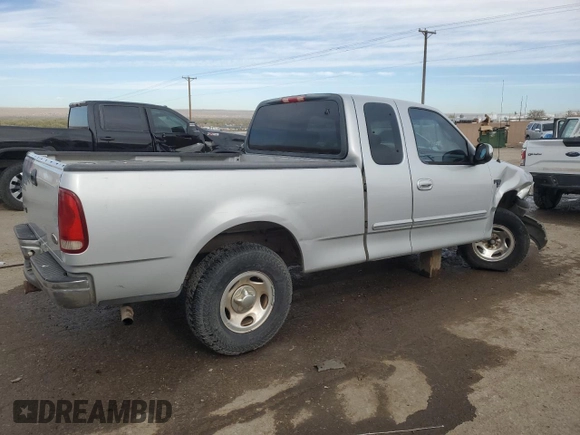 2002 Ford F-150 XL z VIN 1FTRX17W52NA62115, wystawiony jako Copart lot #50415375 z przebiegiem 145 361 mil mil oraz Szkoda całkowita • Salvage title. Historia ofert i sprzedaży dostępna na DreamBid. Obrazek 3.