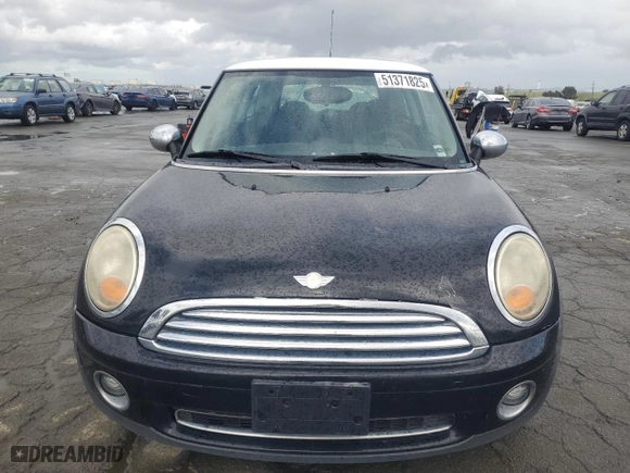 2009 MINI Cooper Hardtop with VIN WMWMF33599TW74147, listed as a Copart auction lot 51371825 with 157,705 mi miles and Clean Title. Bid and sale history available at carsss.com. Image 5.
