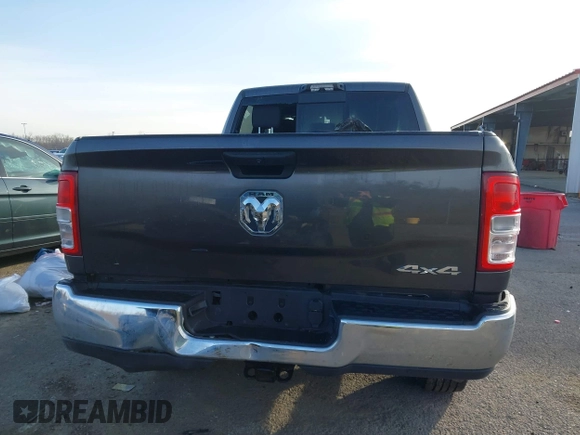 2024 Ram 2500 Tradesman z VIN 3C6UR5CL9RG245485, wystawiony jako IAAI lot #41724661 z przebiegiem 29 445 mil mil oraz . Historia ofert i sprzedaży dostępna na DreamBid. Obrazek 16.
