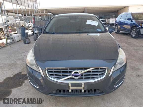 2013 Volvo S60 T5 Premier z VIN YV1612FS4D2217471, wystawiony jako IAAI lot #41986419 z przebiegiem 96 910 mil mil oraz . Historia ofert i sprzedaży dostępna na DreamBid. Obrazek 12.