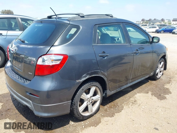 2009 Toyota Matrix S z VIN 2T1LE40E99C010143, wystawiony jako IAAI lot #42298942 z przebiegiem 183 300 mil mil oraz . Historia ofert i sprzedaży dostępna na DreamBid. Obrazek 4.