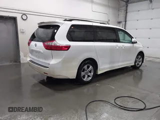 2018 Toyota Sienna LE Auto Access Seat with VIN 5TDKZ3DC4JS922290, listed as a IAAI auction lot 41615724 with 100,632 mi miles. Bid and sale history available at carsss.com. Image 4.