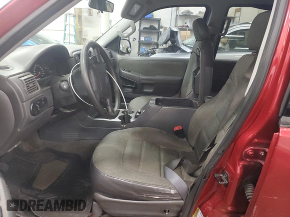 2004 Ford Explorer XLS z VIN 1FMZU72KX4ZB23773, wystawiony jako Copart lot #57514435 z przebiegiem 205 557 mil mil oraz Szkoda całkowita • Salvage title. Historia ofert i sprzedaży dostępna na DreamBid. Obrazek 7.