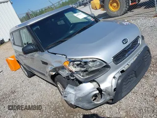 2013 Kia Soul + z VIN KNDJT2A69D7558159, wystawiony jako IAAI lot #41978478 z przebiegiem 223 717 mil mil oraz . Historia ofert i sprzedaży dostępna na DreamBid. Obrazek 1.
