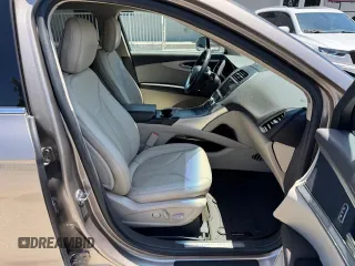 2020 Lincoln Nautilus Standard z VIN 2LMPJ8J93LBL15854, wystawiony jako Copart lot #57672975 z przebiegiem 37 398 mil mil oraz Tytuł czysty. Historia ofert i sprzedaży dostępna na DreamBid. Obrazek 7.