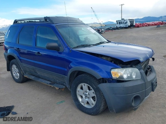 2005 Ford Escape XLT with VIN 1FMYU93155KB49222, listed as a IAAI auction lot 42055463 with 208,866 mi miles. Bid and sale history available at carsss.com. Image 1.