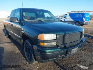 2002 GMC Sierra 1500 SLE with VIN 2GTEC19V521102189, listed as a IAAI auction lot 41799059 with 198,535 mi miles. Bid and sale history available at carsss.com. Image 1.