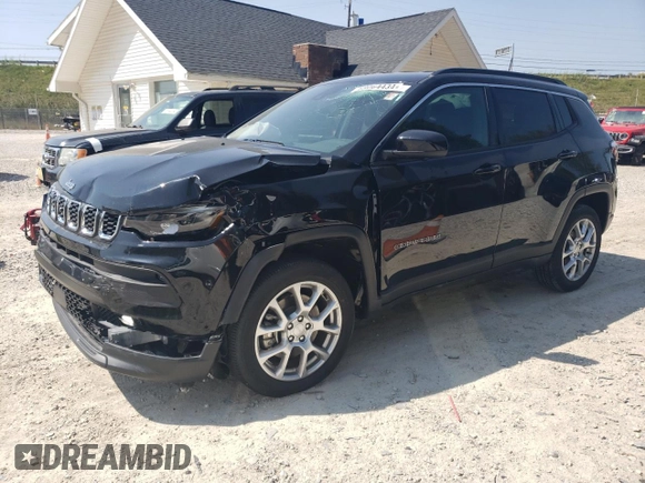 2024 Jeep Compass Latitude Lux z VIN 3C4NJDFN7RT136185, wystawiony jako Copart lot #69064434 z przebiegiem 339 mil mil oraz Szkoda całkowita • Salvage title. Historia ofert i sprzedaży dostępna na DreamBid. Obrazek 1.