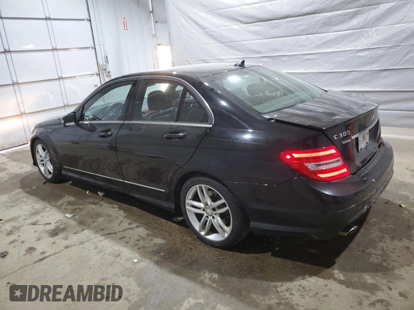 2013 Mercedes-Benz C 300 Sport z VIN WDDGF8AB3DR282363, wystawiony jako Copart lot #58652485 z przebiegiem 126 555 mil mil oraz Szkoda całkowita • Salvage title. Historia ofert i sprzedaży dostępna na DreamBid. Obrazek 2.