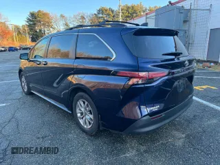 2021 Toyota Sienna XLE with VIN 5TDJSKFC6MS013236, listed as a Copart auction lot 87330814 with 182,156 mi miles and Clean Title. Bid and sale history available at carsss.com. Image 3.