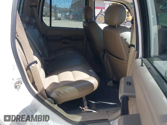 2004 Ford Explorer Sport Trac XLS z VIN 1FMDU77K94UC07938, wystawiony jako IAAI lot #42099383 z przebiegiem 232 789 mil mil oraz . Historia ofert i sprzedaży dostępna na DreamBid. Obrazek 8.