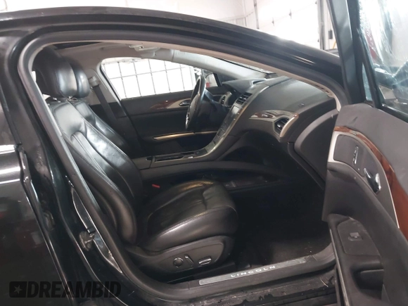 2013 Lincoln MKZ Hybrid z VIN 3LN6L2LU8DR818010, wystawiony jako IAAI lot #41363777 z przebiegiem 181 675 mil mil oraz . Historia ofert i sprzedaży dostępna na DreamBid. Obrazek 5.
