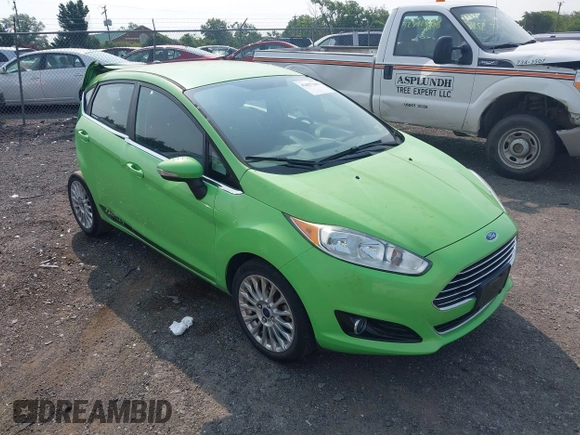 2014 Ford Fiesta Titanium z VIN 3FADP4FJXEM226724, wystawiony jako IAAI lot #42427106 z przebiegiem 63 302 mil mil oraz . Historia ofert i sprzedaży dostępna na DreamBid. Obrazek 1.