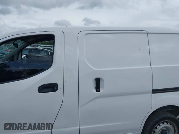 2015 Nissan NV200 SV with VIN 3N6CM0KNXFK728840, listed as a IAAI auction lot 42013485 with 138,479 mi miles. Bid and sale history available at carsss.com. Image 15.