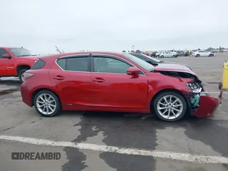 2011 Lexus CT 200h z VIN JTHKD5BH5B2042697, wystawiony jako IAAI lot #42073626 z przebiegiem 137 784 mil mil oraz . Historia ofert i sprzedaży dostępna na DreamBid. Obrazek 13.