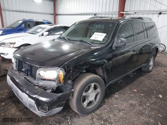 2005 Chevrolet TrailBlazer LS with VIN 1GNET16S856109443, listed as a IAAI auction lot 41453345 with 207,759 mi miles. Bid and sale history available at carsss.com. Image 2.