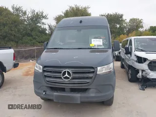 2019 Mercedes-Benz Sprinter Cargo z VIN WD4PF1CD9KP127024, wystawiony jako IAAI lot #40745606 z przebiegiem 127 630 mil mil oraz . Historia ofert i sprzedaży dostępna na DreamBid. Obrazek 12.