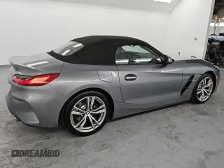 2025 BMW Z4 sDrive30i with VIN WBAHF3C04SWY38818, listed as a Copart auction lot 80796834 with 3,281 mi miles and Clean Title. Bid and sale history available at carsss.com. Image 3.