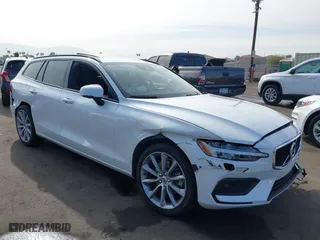 2020 Volvo V60 Momentum with VIN YV1102EK9L2362129, listed as a IAAI auction lot 41185258 with 30,178 mi miles. Bid and sale history available at carsss.com. Image 1.
