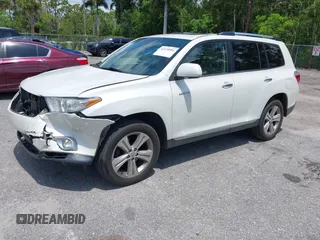 2013 Toyota Highlander Limited z VIN 5TDDK3EH2DS217645, wystawiony jako IAAI lot #42370991 z przebiegiem 90 054 mil mil oraz . Historia ofert i sprzedaży dostępna na DreamBid. Obrazek 2.