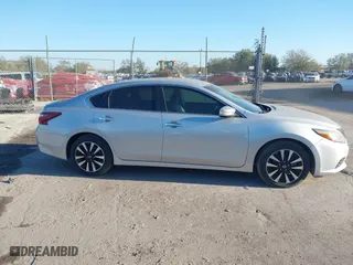 2018 Nissan Altima 2.5 SL with VIN 1N4AL3AP5JC171504, listed as a IAAI auction lot 41631839 with 70,638 mi miles. Bid and sale history available at carsss.com. Image 13.