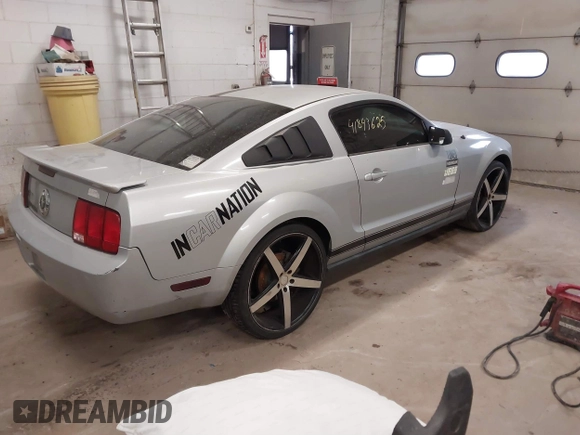 2007 Ford Mustang Deluxe with VIN 1ZVFT80N275299092, listed as a IAAI auction lot 41843625 with 176,599 mi miles. Bid and sale history available at carsss.com. Image 4.