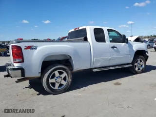 2013 GMC Sierra 2500HD SLE with VIN 1GT220CG8DZ395364, listed as a Copart auction lot 76258174 with 0 mi miles and Salvage Title. Bid and sale history available at carsss.com. Image 3.