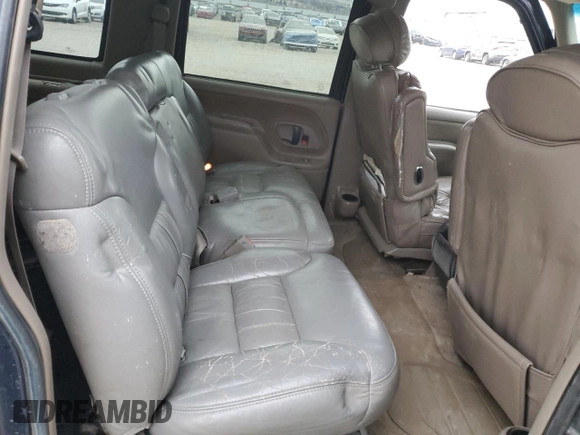 1999 GMC Suburban z VIN 1GDFK16R9XJ771458, wystawiony jako Copart lot #43412175 z przebiegiem 159 328 mil mil oraz Szkody całkowita. Historia ofert i sprzedaży dostępna na DreamBid. Obrazek 10.