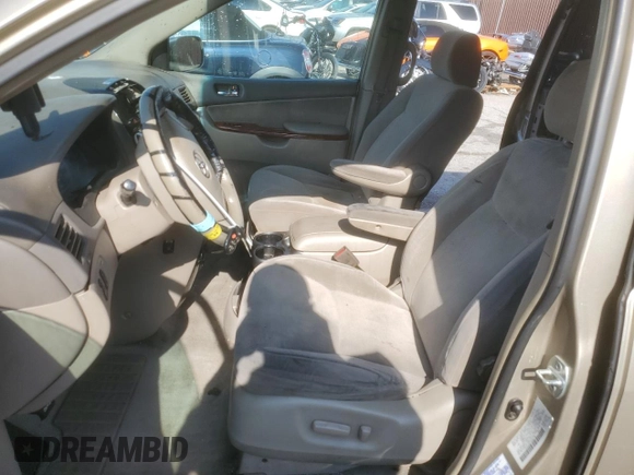 2004 Toyota Sienna XLE z VIN 5TDZA22C74S081704, wystawiony jako Copart lot #55761795 z przebiegiem 208 866 mil mil oraz Szkody całkowita. Historia ofert i sprzedaży dostępna na DreamBid. Obrazek 7.