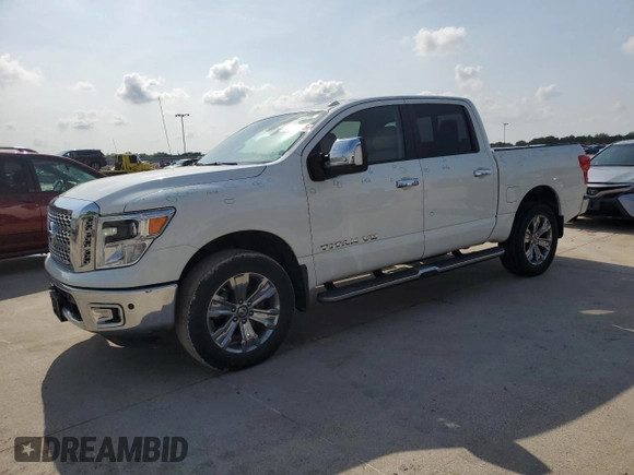 2018 Nissan Titan SV z VIN 1N6AA1E57JN526185, wystawiony jako Copart lot #53909425 z przebiegiem 65 499 mil mil oraz Czysty tytuł • Clean title. Historia ofert i sprzedaży dostępna na DreamBid. Obrazek 1.