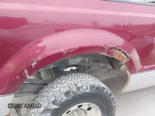 2004 Ford F-250 XL z VIN 1FTNX21L24EB47242, wystawiony jako IAAI lot #41693622 z przebiegiem 117 411 mil mil oraz . Historia ofert i sprzedaży dostępna na DreamBid. Obrazek 13.