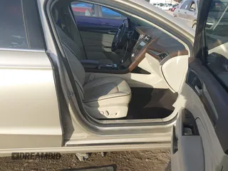2017 Ford Fusion Titanium z VIN 3FA6P0SU5HR373140, wystawiony jako IAAI lot #41082406 z przebiegiem 98 422 mil mil oraz . Historia ofert i sprzedaży dostępna na DreamBid. Obrazek 5.
