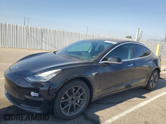 2018 Tesla Model 3 Long Range Battery z VIN 5YJ3E1EA8JF123005, wystawiony jako Copart lot #57272825 z przebiegiem 170 951 mil mil oraz Szkoda całkowita • Salvage title. Historia ofert i sprzedaży dostępna na DreamBid. Obrazek 1.