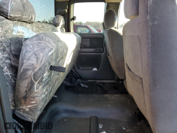 2003 GMC Sierra 2500HD SLE z VIN 1GTHK29U63E338962, wystawiony jako Copart lot #50282165 z przebiegiem 171 252 mil mil oraz Czysty tytuł • Clean title. Historia ofert i sprzedaży dostępna na DreamBid. Obrazek 10.
