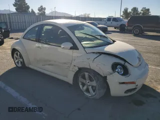 2006 Volkswagen New Beetle Coupe with VIN 3VWSW31C76M400044, listed as a Copart auction lot 84672934 with 114,350 mi miles and Salvage Title. Bid and sale history available at carsss.com. Image 4.