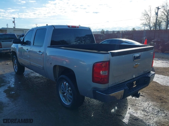 2007 Chevrolet Silverado 1500 LTZ with VIN 2GCEC13J171682554, listed as a IAAI auction lot 41307868 with 241,332 mi miles. Bid and sale history available at carsss.com. Image 3.