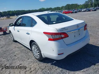 2015 Nissan Sentra SV z VIN 3N1AB7AP5FY314134, wystawiony jako IAAI lot #42265823 z przebiegiem 106 813 mil mil oraz . Historia ofert i sprzedaży dostępna na DreamBid. Obrazek 3.