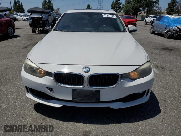 2013 BMW 3 Series 328i z VIN WBA3C1C56DF436269, wystawiony jako Copart lot #57311725 z przebiegiem 139 482 mil mil oraz Szkody całkowita. Historia ofert i sprzedaży dostępna na DreamBid. Obrazek 5.