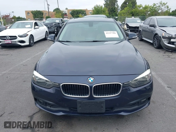 2017 BMW 3 Series 320i z VIN WBA8E1G50HNU13320, wystawiony jako IAAI lot #42327306 z przebiegiem 99 127 mil mil oraz . Historia ofert i sprzedaży dostępna na DreamBid. Obrazek 12.