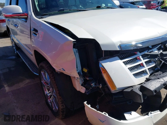 2008 Cadillac Escalade with VIN 1GYEC63818R224347, listed as a IAAI auction lot 41751039 with 240,110 mi miles. Bid and sale history available at carsss.com. Image 12.