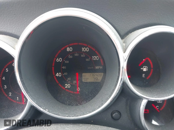 2004 Toyota Matrix Std with VIN 2T1KR32E44C207298, listed as a IAAI auction lot 40333656 with 176,428 mi miles. Bid and sale history available at carsss.com. Image 7.