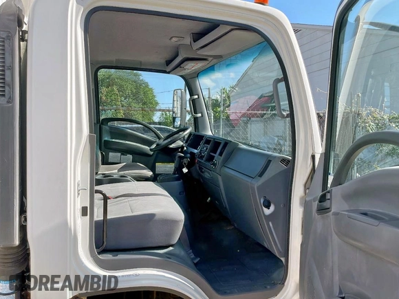 2019 Isuzu NRR IBT с VIN JALE5W166K7302740, выставлен на аукционе Copart как лот 62222345 с пробегом 155 476 миль миль и Чистый • Clean title. История ставок и продаж доступна на DreamBid. Изображение 5.