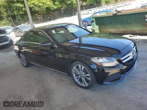 2018 Mercedes-Benz C 300 z VIN WDDWF4JB4JR313877, wystawiony jako Copart lot #57659585 z przebiegiem 81 631 mil mil oraz Szkoda całkowita • Salvage title. Historia ofert i sprzedaży dostępna na DreamBid. Obrazek 4.
