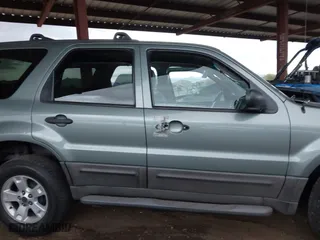 2007 Ford Escape XLT with VIN 1FMYU03107KA93270, listed as a IAAI auction lot 41723011 with 1 mi miles. Bid and sale history available at carsss.com. Image 12.