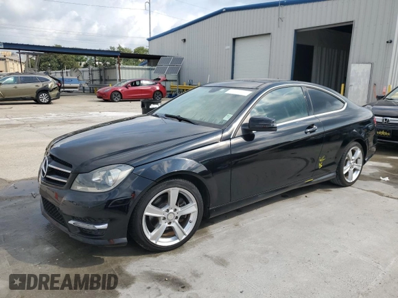 2013 Mercedes-Benz C 250 z VIN WDDGJ4HB5DF967737, wystawiony jako Copart lot #57278155 z przebiegiem 127 644 mil mil oraz Nie do naprawy • Non repairable. Historia ofert i sprzedaży dostępna na DreamBid. Obrazek 1.