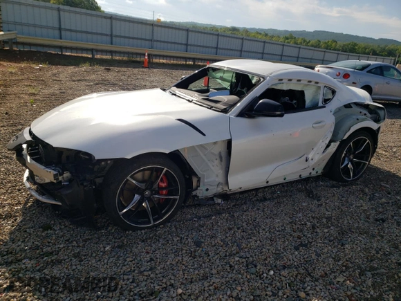 2021 Toyota Supra 3.0 z VIN WZ1DB0C03MW041279, wystawiony jako Copart lot #56318605 z przebiegiem 15 704 mil mil oraz Szkoda całkowita • Salvage title. Historia ofert i sprzedaży dostępna na DreamBid. Obrazek 1.