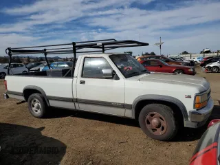 1996 Dodge Dakota z VIN 1B7HL26X3TS574692, wystawiony jako Copart lot #79342224 z przebiegiem 155 023 mil mil oraz Czysty tytuł • Clean title. Historia ofert i sprzedaży dostępna na DreamBid. Obrazek 4.