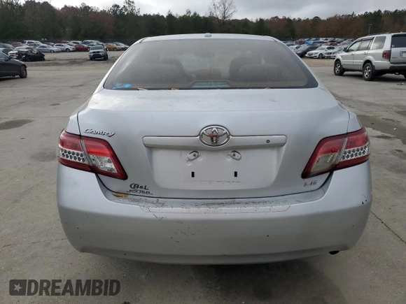 2010 Toyota Camry z VIN 4T1BF3EK2AU103008, wystawiony jako Copart lot #85611864 z przebiegiem 97 116 mil mil oraz Szkoda całkowita • Salvage title. Historia ofert i sprzedaży dostępna na DreamBid. Obrazek 6.